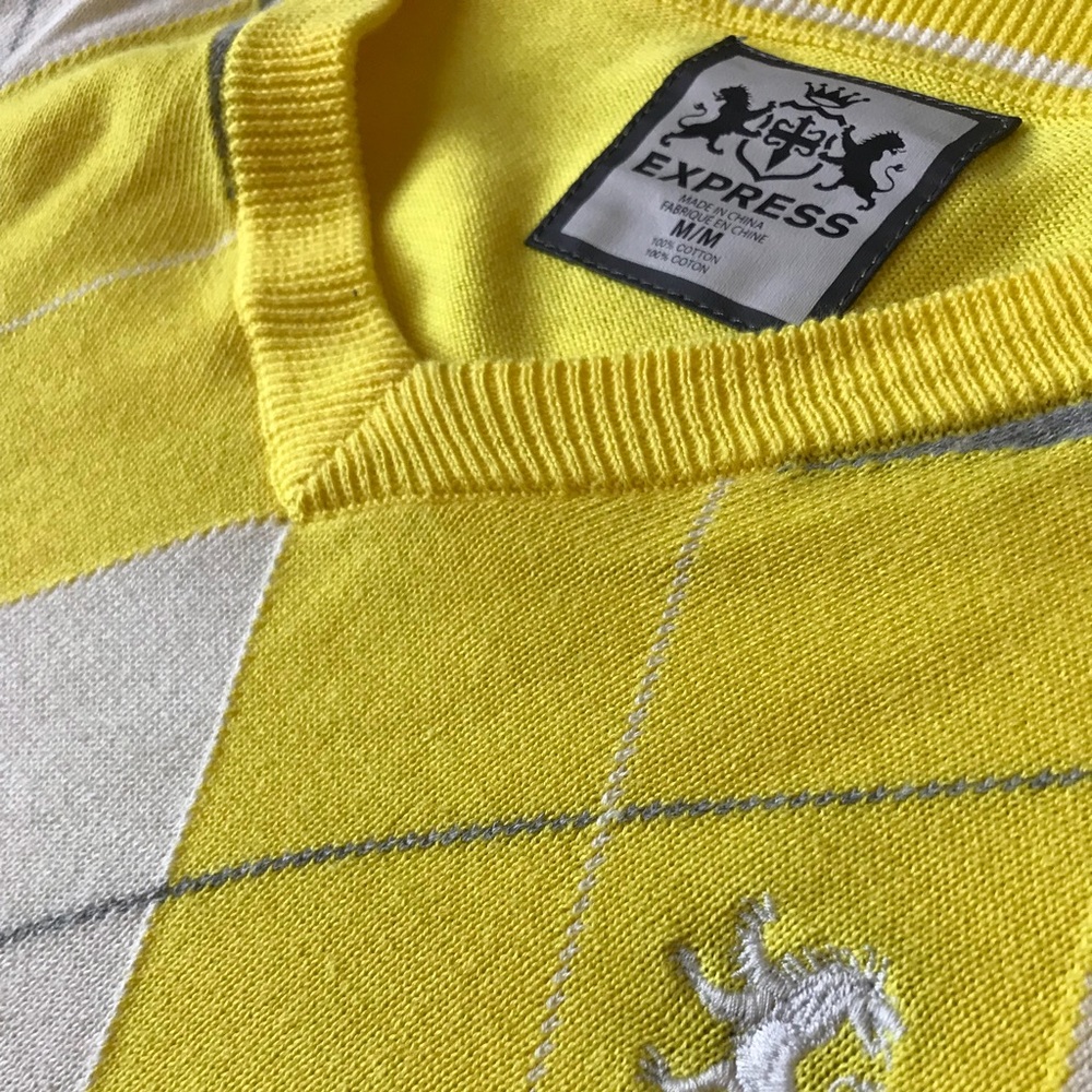 Express - Yellow & Gray Argyle V Neck Sweater (M)